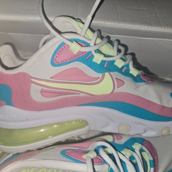 Women's size 7.5 AirMax React 270 - Picture 4 of 5